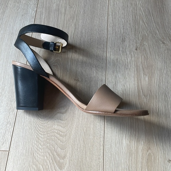 Excellent condition Chole Sandals with chunky heel. Black and tan leather. - Picture 9 of 13